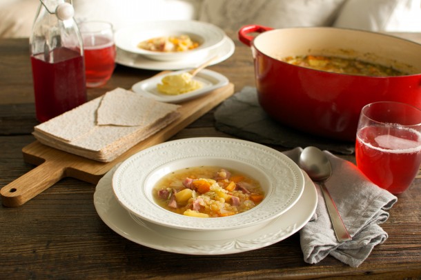 Grønnsaksuppe med svineknoke og linser-3