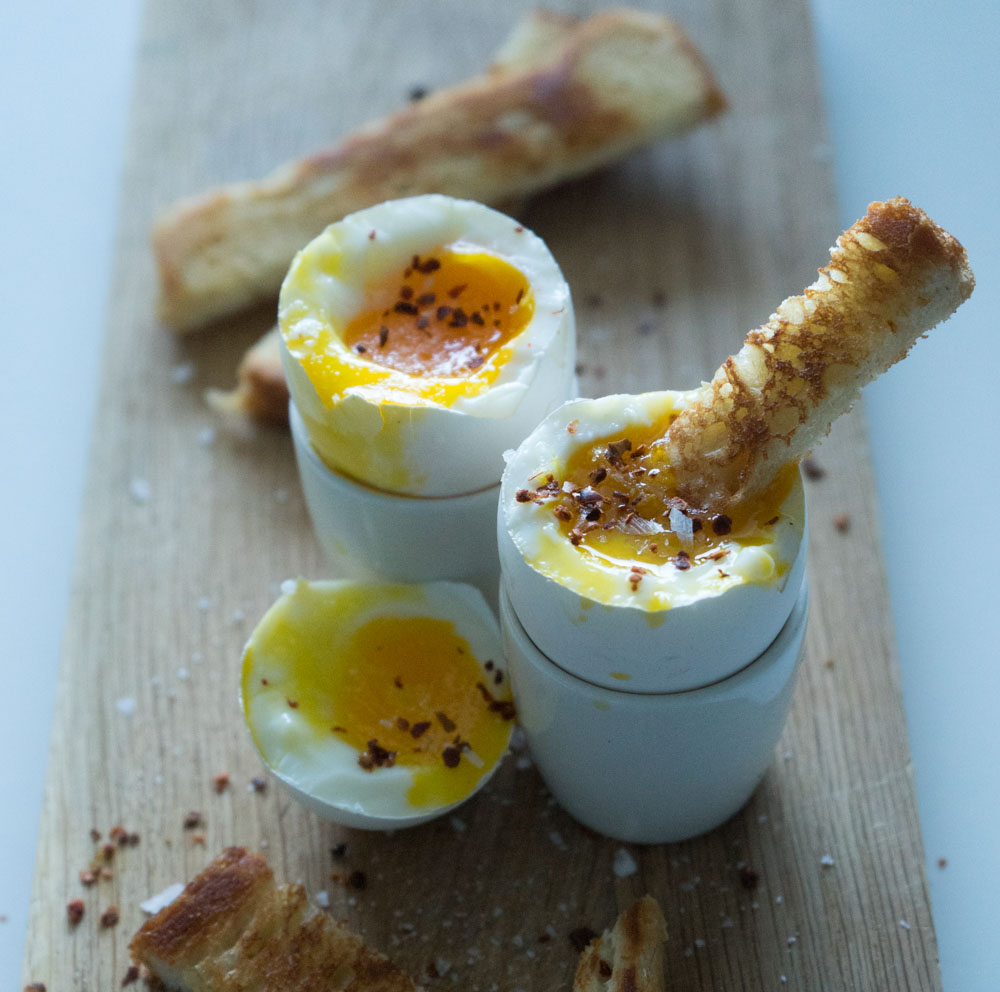 Bløtkokt egg med brødsticks