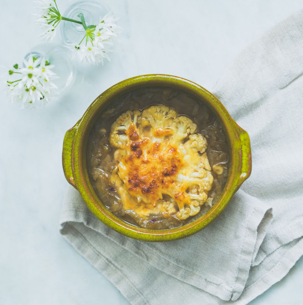 løksuppe med gratinert blomkål