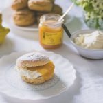 Scones med sitronkrem lemon curd Oliviers & Co