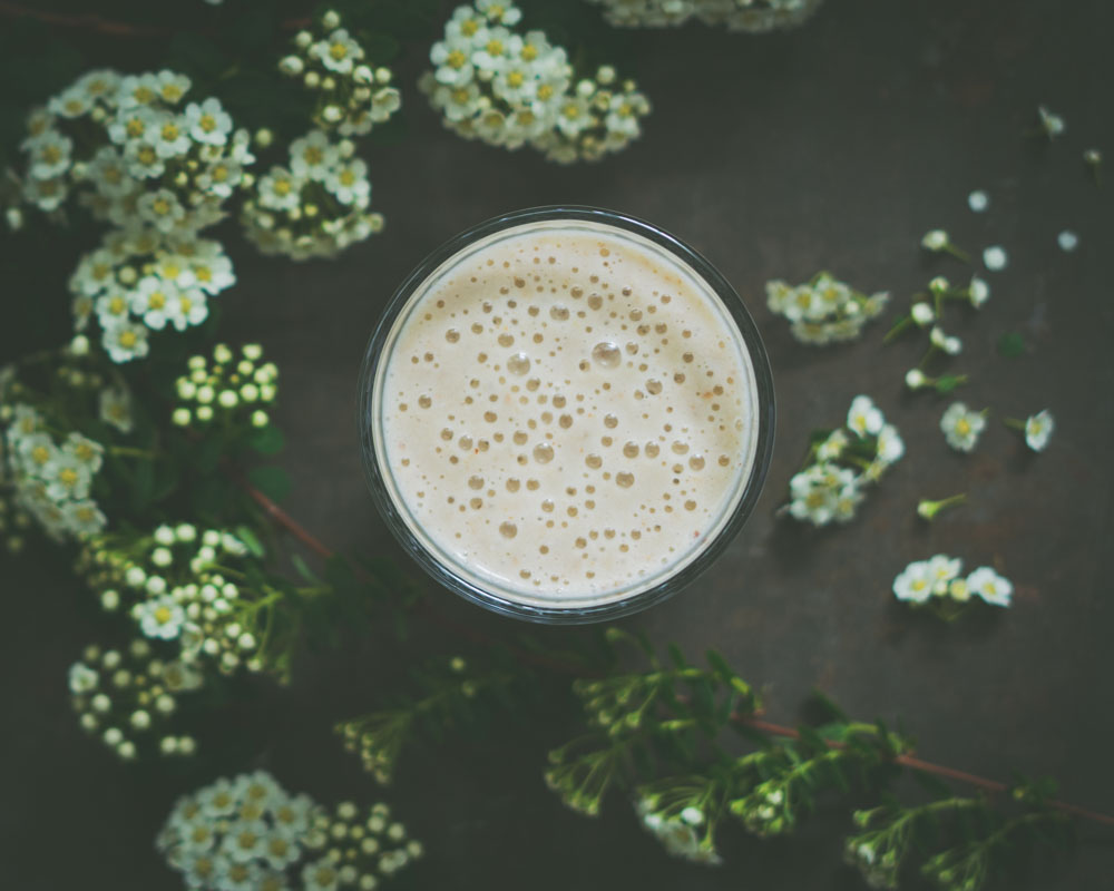 banansmoothie med mandler og kardemomme