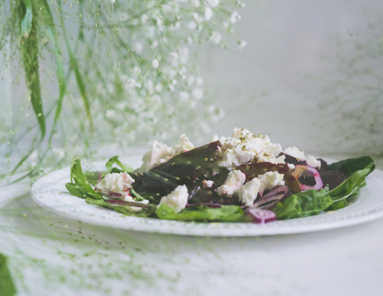 salat med balsamicomarinert rødbeter