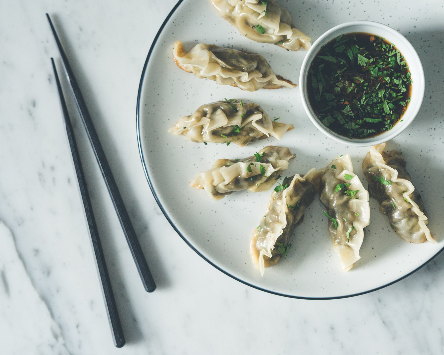 Gyoza dumplings med sopp og vårløk